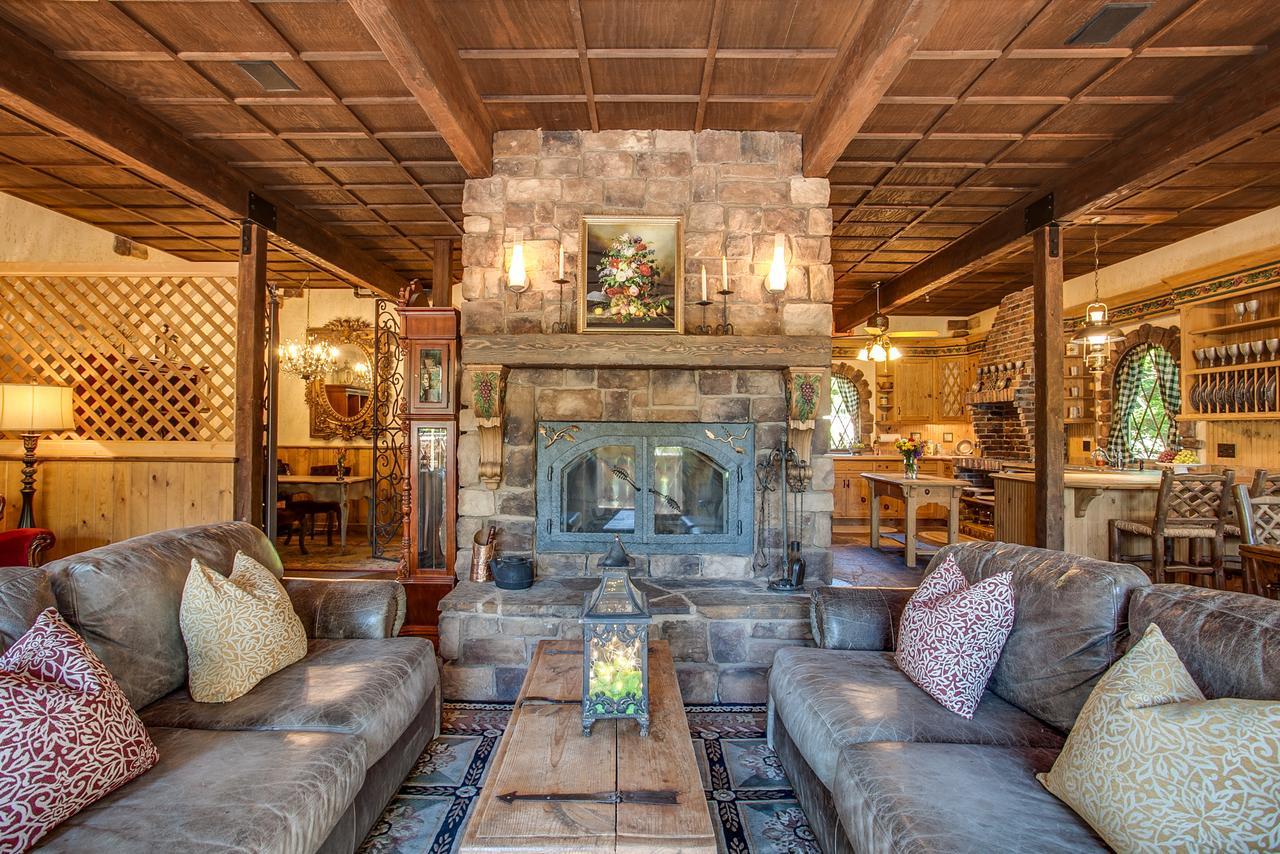 Storybook Riverside Inn Leavenworth Extérieur photo