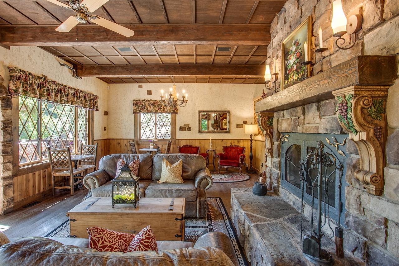 Storybook Riverside Inn Leavenworth Extérieur photo